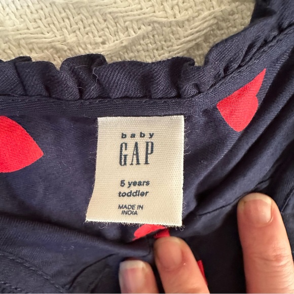 Girls cotton blouse from GAP - Navy with red hearts and ruffles - Size 5T - Picture 3 of 3
